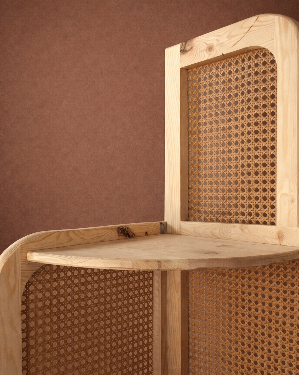 4 Katlı Ahşap Rattan Köşe Rafı