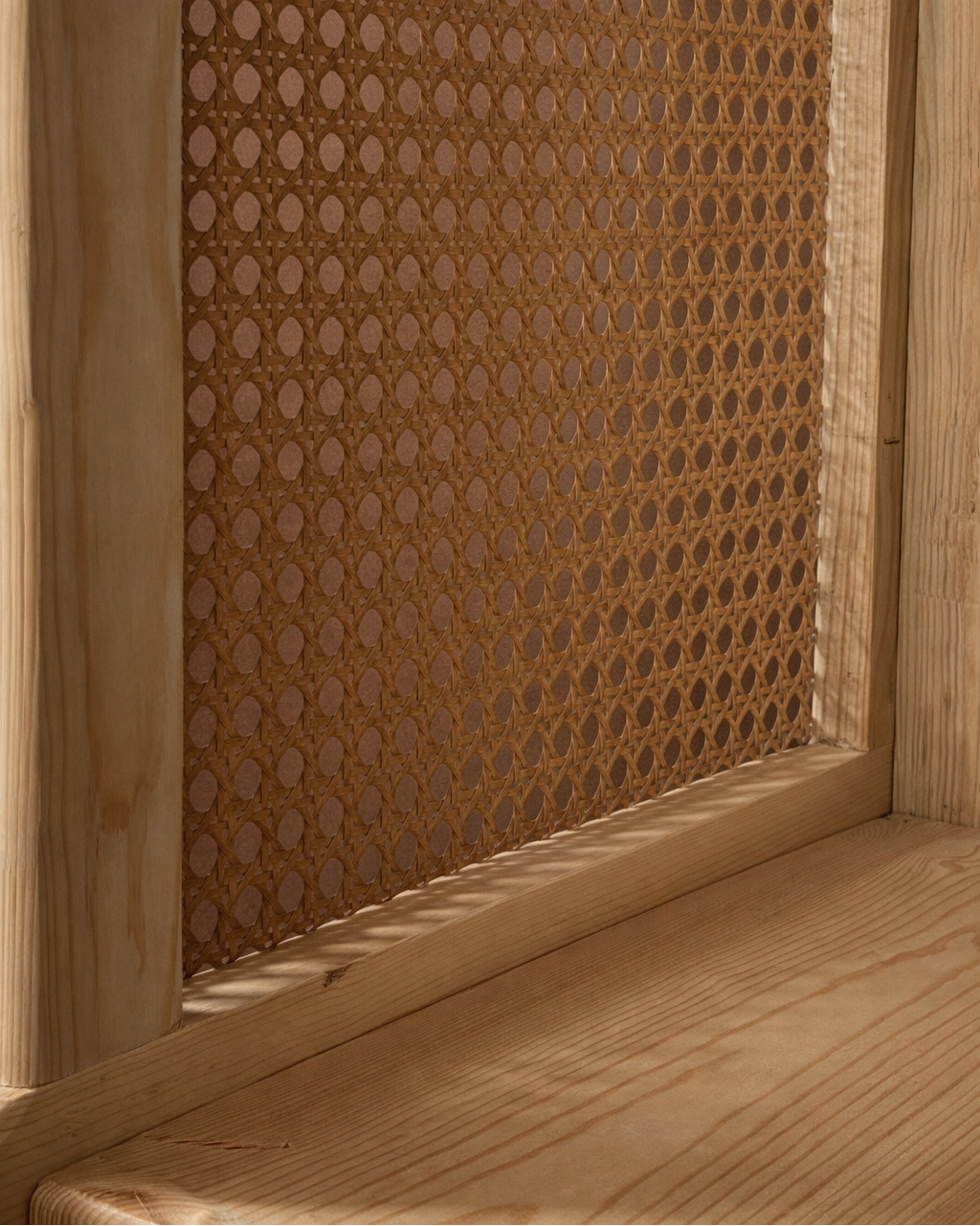 4 Katlı Ahşap Rattan Köşe Rafı